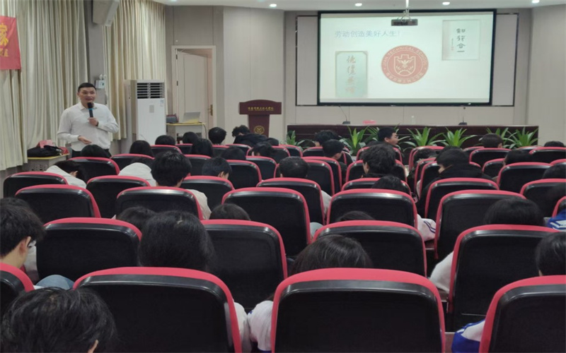 勞模精神潤(rùn)心田 匠心筑夢(mèng)啟新程—我校迎來(lái)勞